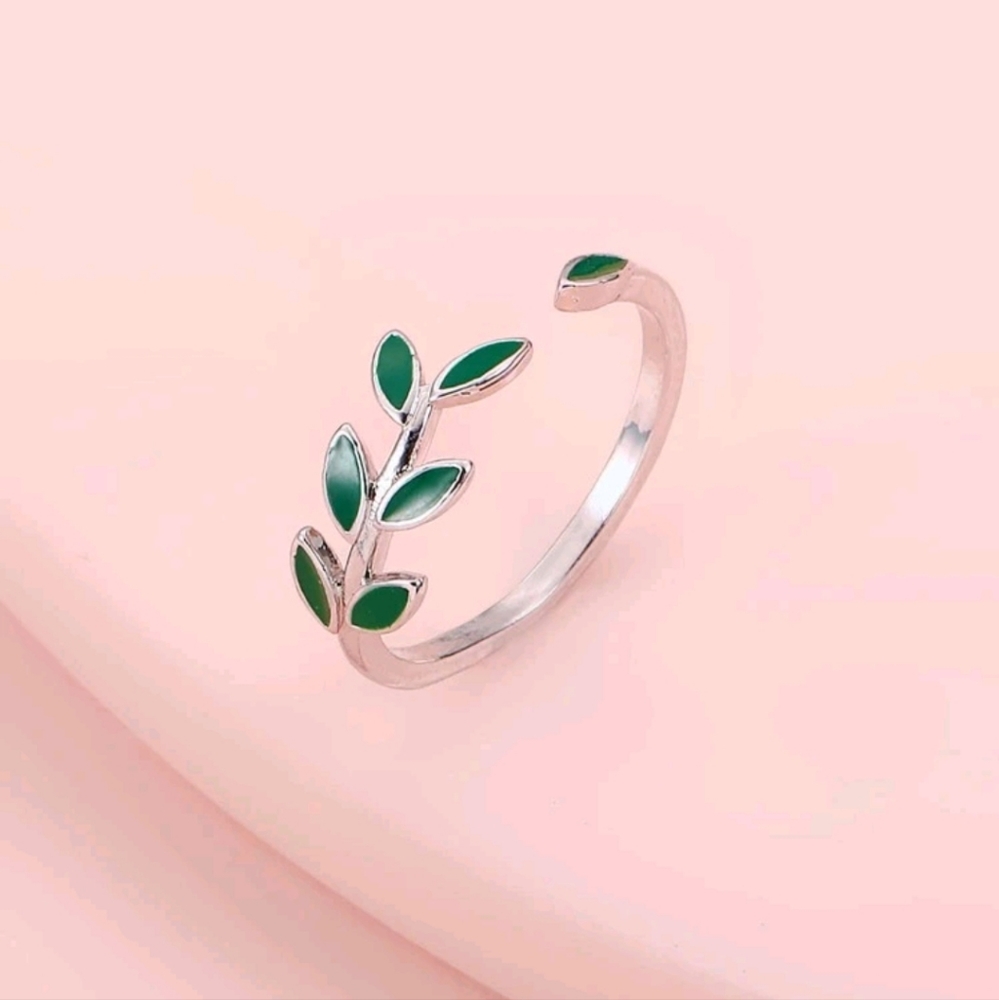 Green Leaf Garland Style Toe Ring, adjustable - Picture 2 of 5